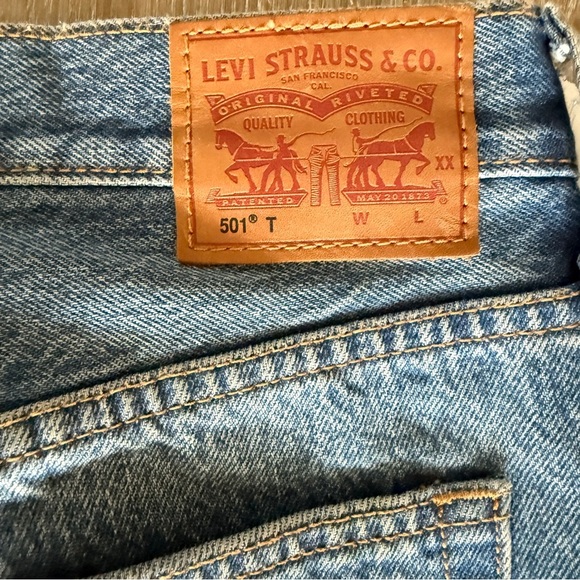 Levi's 501 T Rose Embroidered Distressed Cropped Taper Denim jeans - Picture 8 of 10